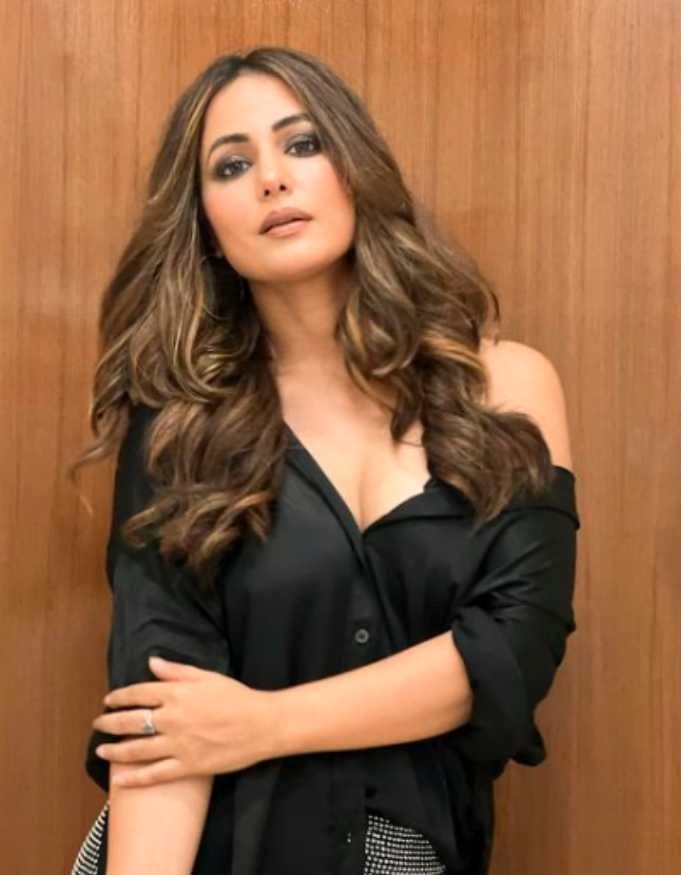 hina_khan 4f